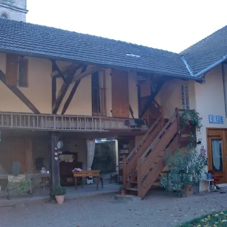 D'hotes Chez Loulou Et Caramel ホームステイ *